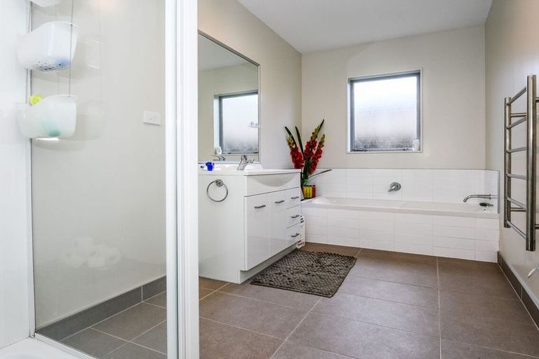 Photo of property in 116 Popokatea Drive, Takanini, 2112