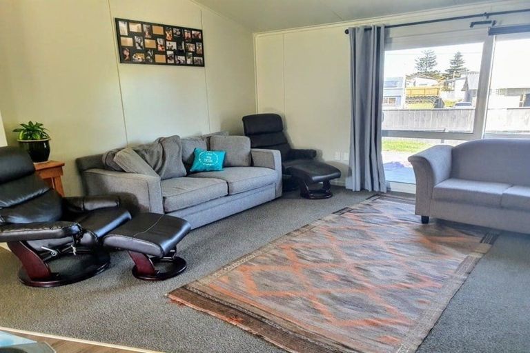 Photo of property in 10 Karaka Street, Castlecliff, Whanganui, 4501