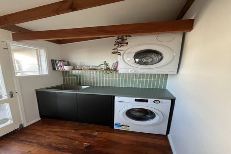 Photo of property in 69 Potter Avenue, Northcote, Auckland, 0627