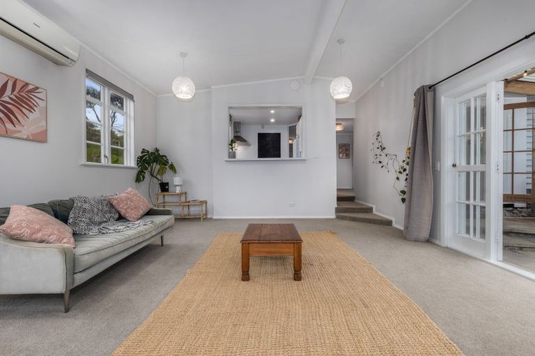 Photo of property in 53 Tiromoana Road, Raumati South, Paraparaumu, 5032