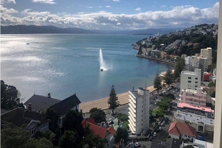 Photo of property in 10/2 Oriental Terrace, Mount Victoria, Wellington, 6011