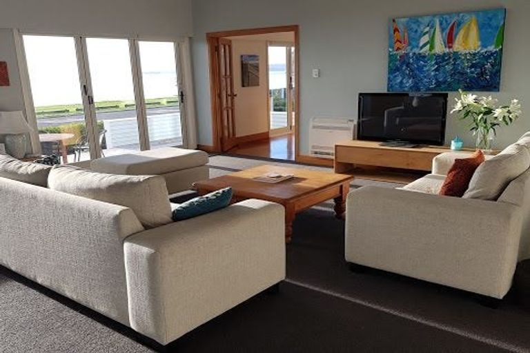Photo of property in 48 The Esplanade, Eastern Beach, Auckland, 2012