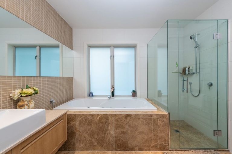 Photo of property in 14a Gibbons Road, Takapuna, Auckland, 0622