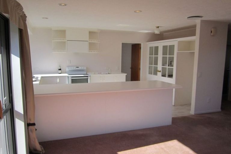 Photo of property in 4 Te Maku Grove, Waikanae, 5036