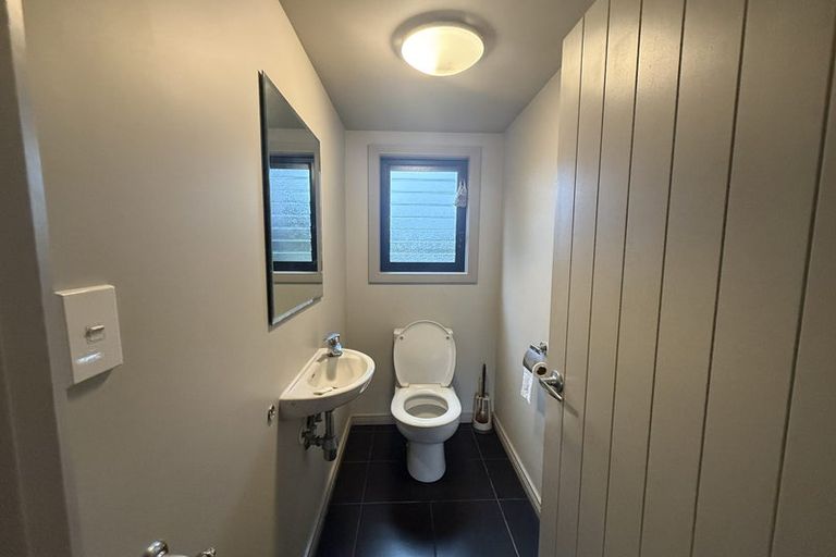 Photo of property in 40 Hiwihau Place, Glenfield, Auckland, 0629