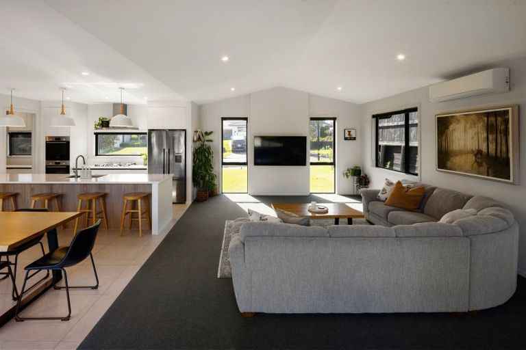 Photo of property in 17 Riverpoint Glade, Flagstaff, Hamilton, 3210