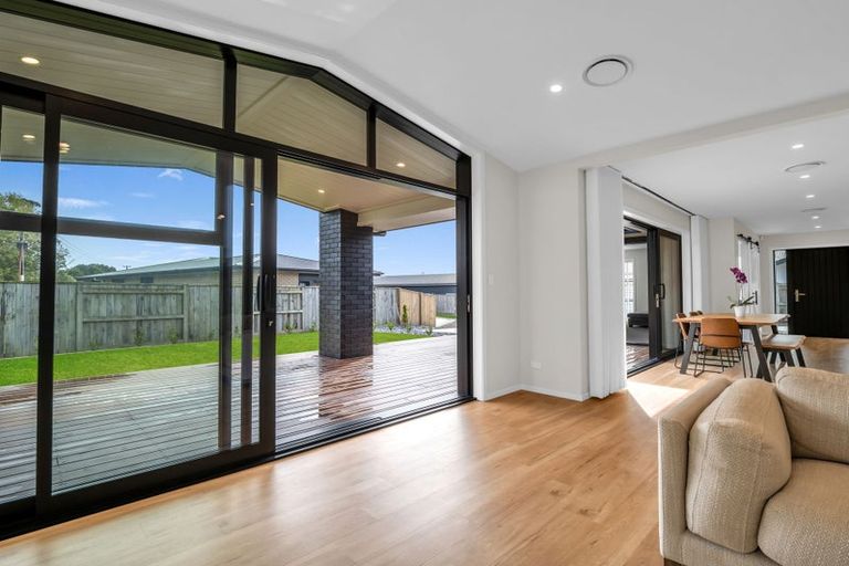 Photo of property in 27 Coutts Way, Fitzherbert, Palmerston North, 4410