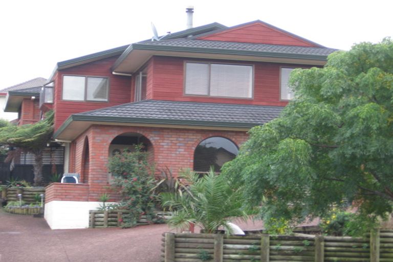 Photo of property in 24 Voltaire Court, Botany Downs, Auckland, 2010