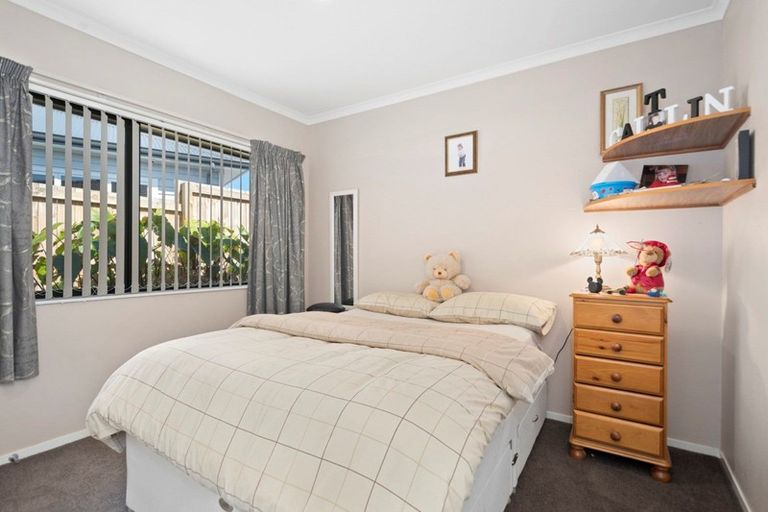 Photo of property in 17 Burnt Oak Drive, Pyes Pa, Tauranga, 3112