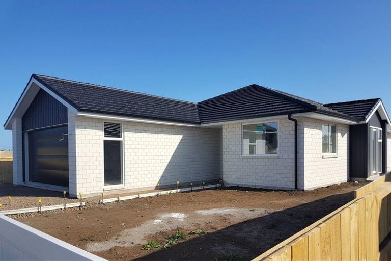 Photo of property in 89 Kaurinui Crescent, One Tree Point, 0118