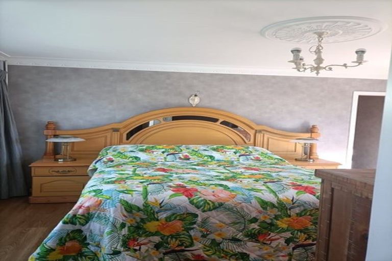 Photo of property in 5 Sutton Crescent, Papatoetoe, Auckland, 2025