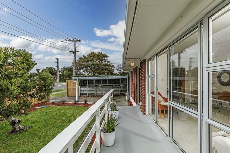 Photo of property in 2 Border Road, Henderson, Auckland, 0612