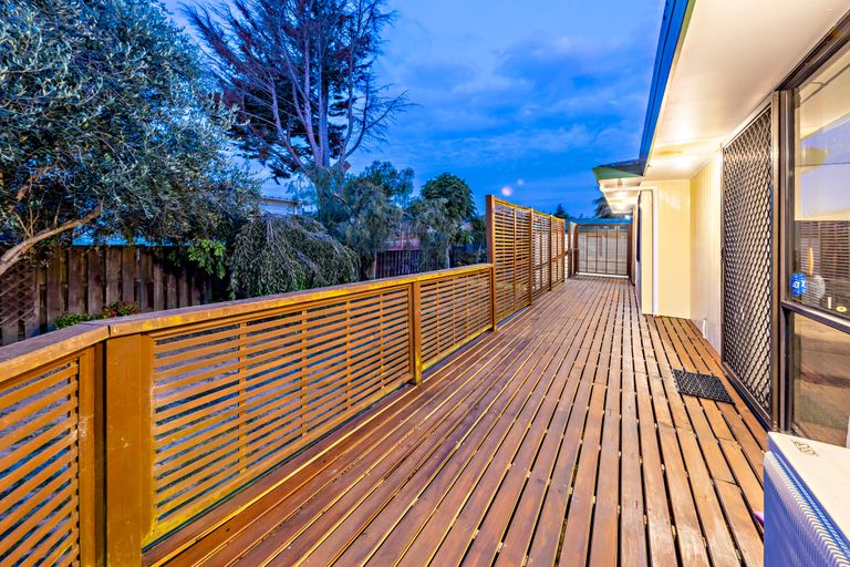 Photo of property in 18 Horlicks Place, Randwick Park, Auckland, 2105