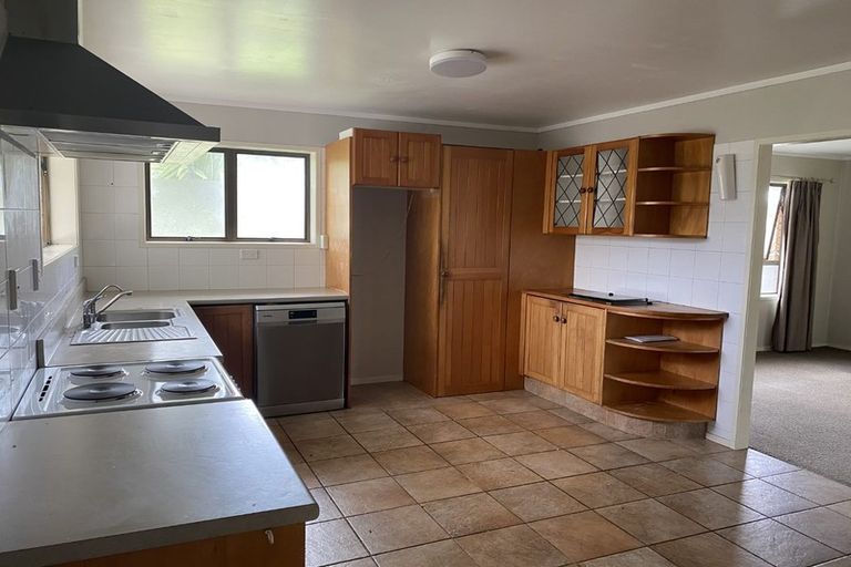 Photo of property in 121 Chamberlain Road, Massey, Auckland, 0614