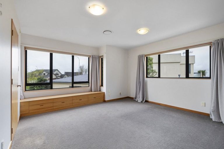 Photo of property in 33 Ruapehu Drive, Fitzherbert, Palmerston North, 4410