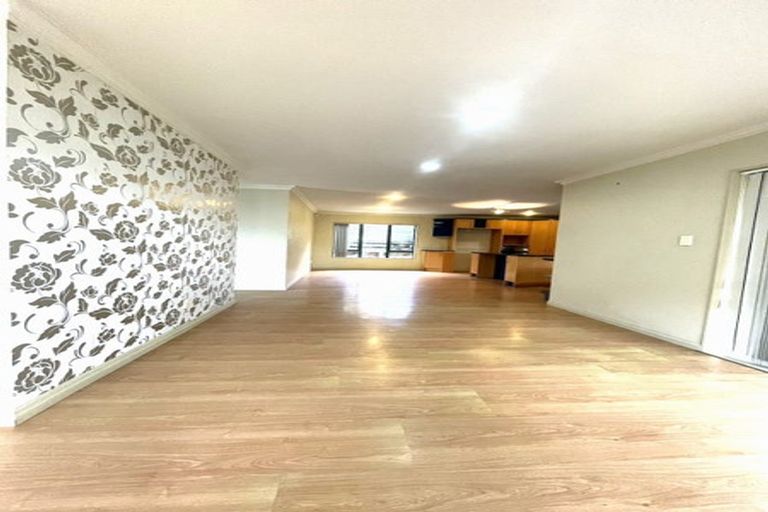 Photo of property in 111 Hugh Green Drive, Pinehill, Auckland, 0632