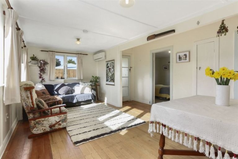 Photo of property in 743 Swanson Road, Swanson, Auckland, 0612