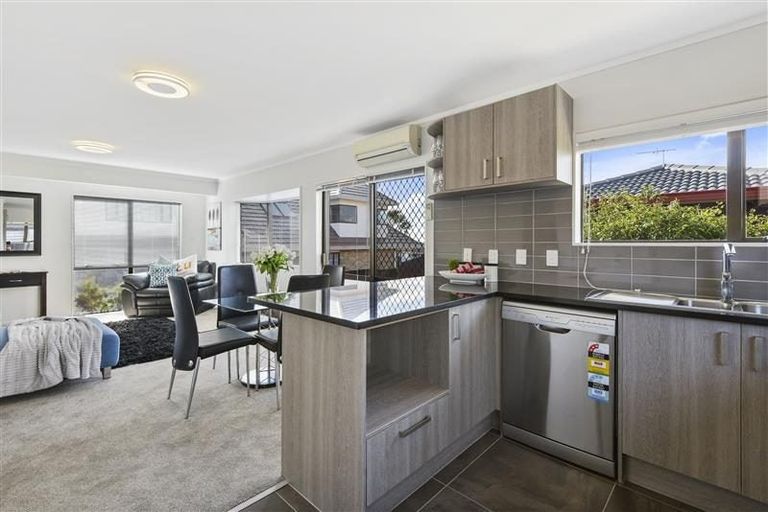 Photo of property in 2/111 Donovan Street, Blockhouse Bay, Auckland, 0600