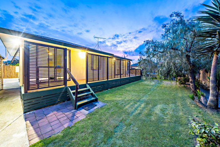 Photo of property in 18 Horlicks Place, Randwick Park, Auckland, 2105