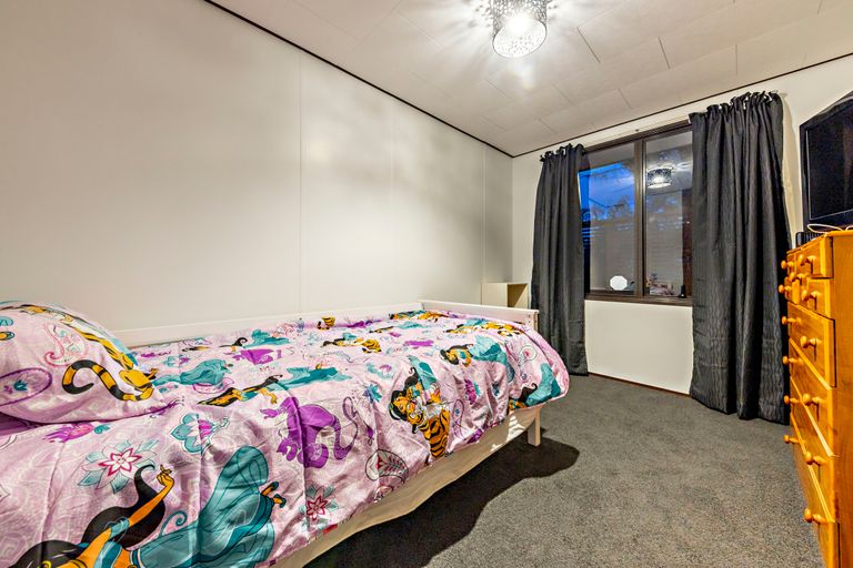 Photo of property in 18 Horlicks Place, Randwick Park, Auckland, 2105