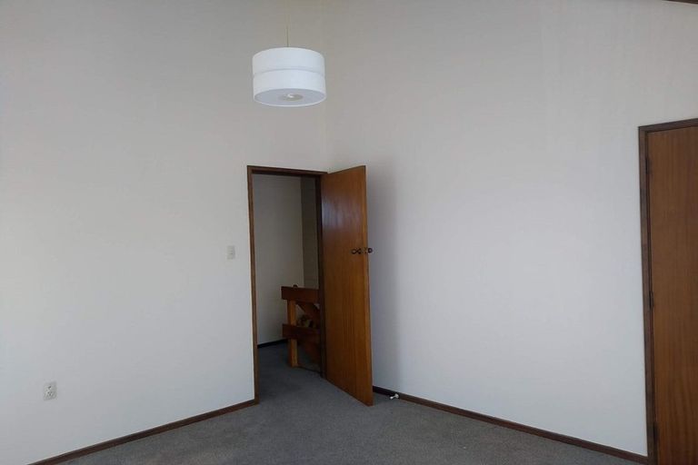 Photo of property in Lynbrae Court Flats, 17/4 Dr Taylor Terrace, Johnsonville, Wellington, 6037