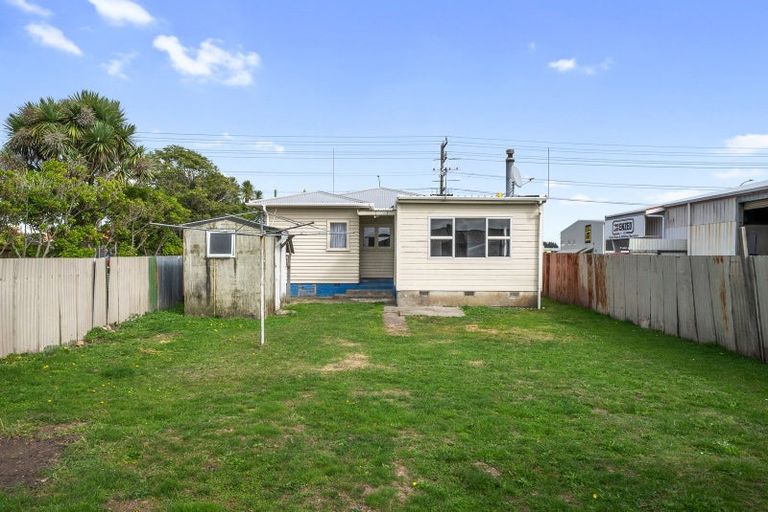 Photo of property in 12 Hokio Beach Road, Levin, 5510