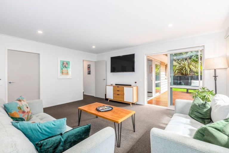 Photo of property in 27 Mooring Close, Whitby, Porirua, 5024