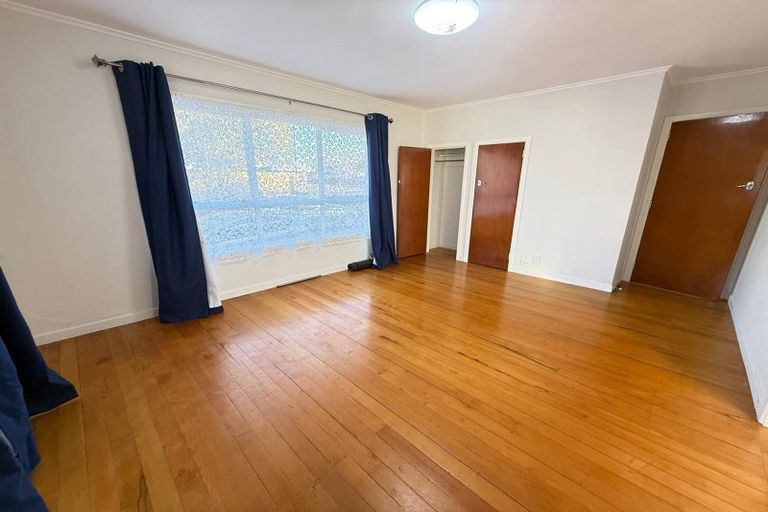 Photo of property in 3181 Great North Road, New Lynn, Auckland, 0600