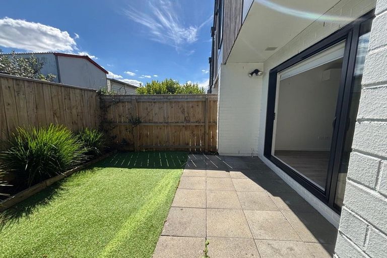 Photo of property in 12/12 Tawa Road, Te Atatu Peninsula, Auckland, 0610