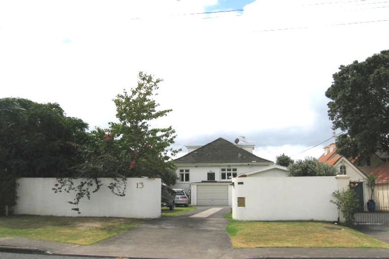 Photo of property in 13 Holiday Road, Milford, Auckland, 0620