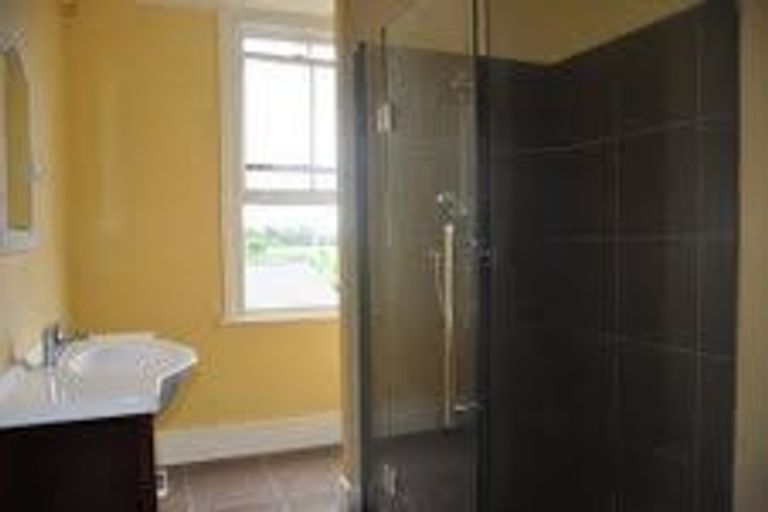 Photo of property in 1/98 Birkenhead Avenue, Birkenhead, Auckland, 0626