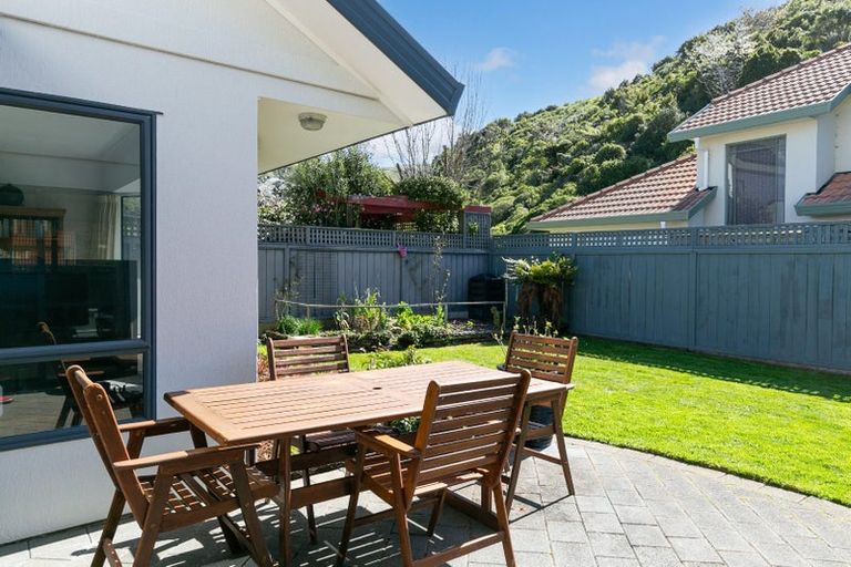 Photo of property in 104 Westchester Drive, Churton Park, Wellington, 6037