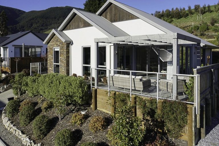 Photo of property in 16 Village Lane, Stoke, Nelson, 7011