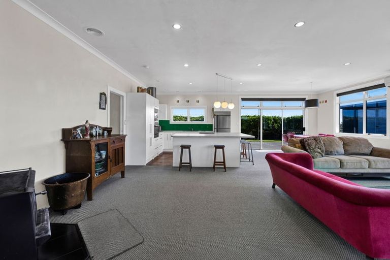 Photo of property in 5674 Mountain Road, Normanby, Hawera, 4673