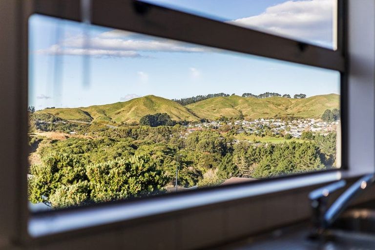 Photo of property in 38 Tongariro Drive, Aotea, Porirua, 5024