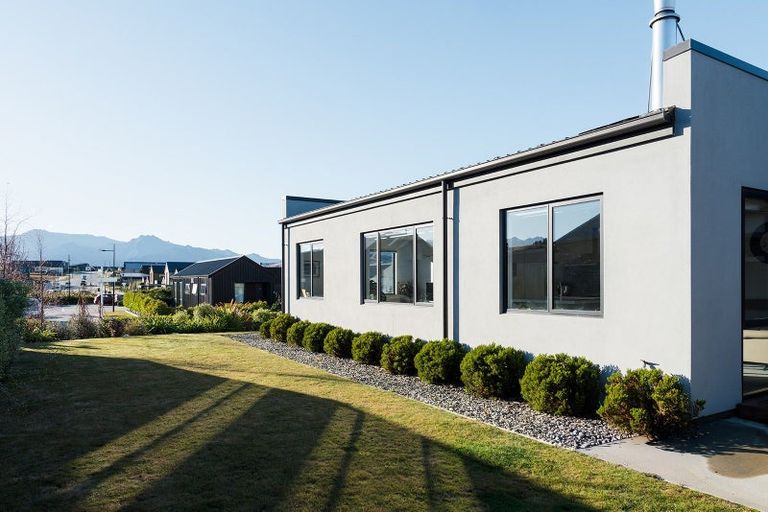 Photo of property in 39 Obelisk Street, Wanaka, 9305