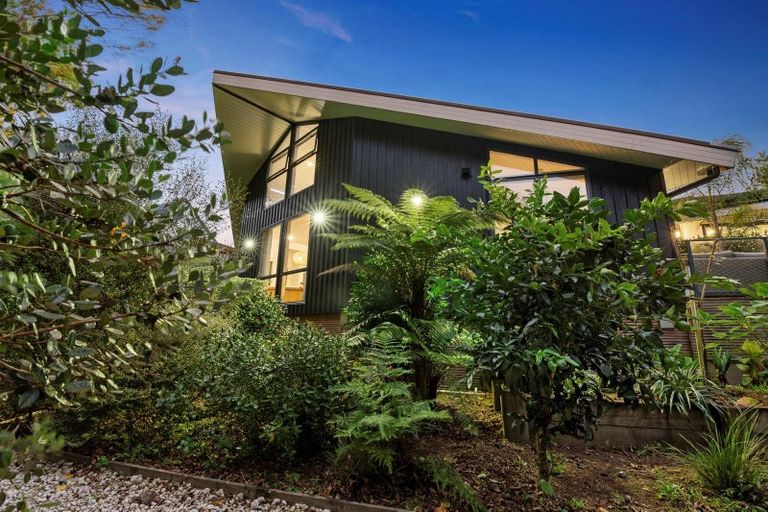 Photo of property in 70b Grand Vue Road, Kawaha Point, Rotorua, 3010