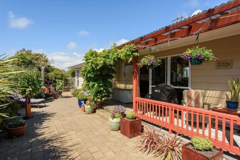 Photo of property in 7 Hodgkins Road, Waikanae Beach, Waikanae, 5036