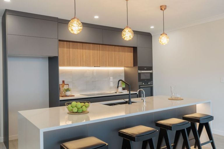 Photo of property in 142 Amesbury Drive, Churton Park, Wellington, 6037