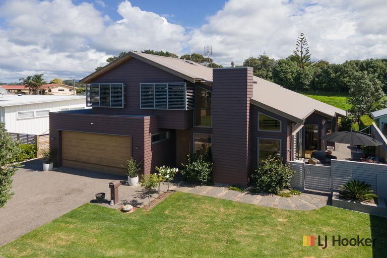 Photo of property in 5 Ian Place, Waihi Beach, 3611