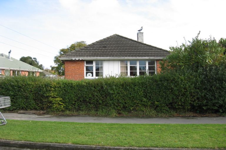 Photo of property in 27 Oakland Street, Northcote, Christchurch, 8052