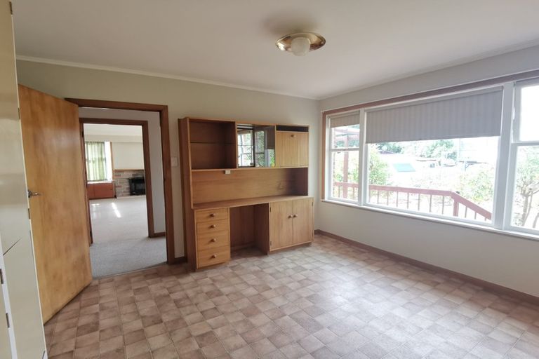 Photo of property in 17 Peach Road, Glenfield, Auckland, 0629