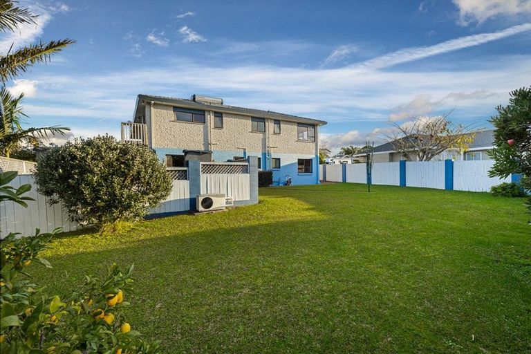 Photo of property in 8 Limeburners Close, Hobsonville, Auckland, 0618
