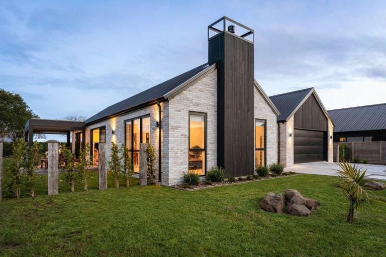 Photo of property in 8 Tiaki Lane, Matakana, 0985