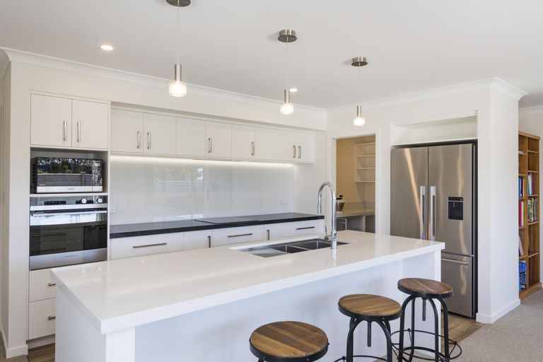 Photo of property in 2 Hydrangea Lane, Milson, Palmerston North, 4414