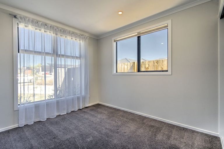 Photo of property in 53 Waruhia Crescent, Rototuna North, 3281