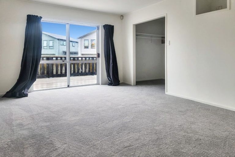 Photo of property in 32 Becker Drive, Weymouth, Auckland, 2103
