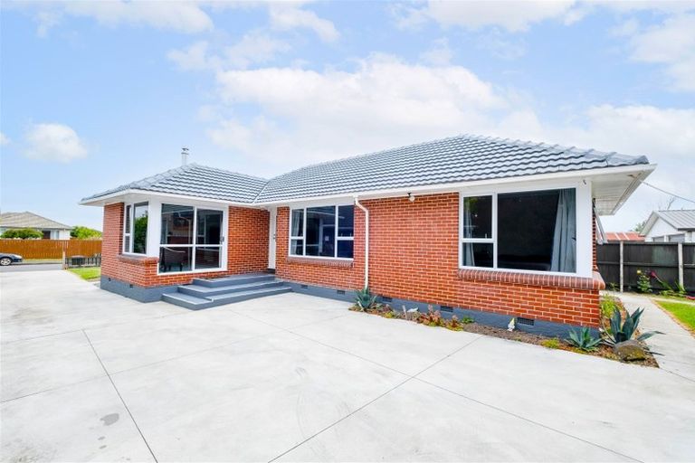 Photo of property in 32 Dunstan Crescent, Hornby, Christchurch, 8042