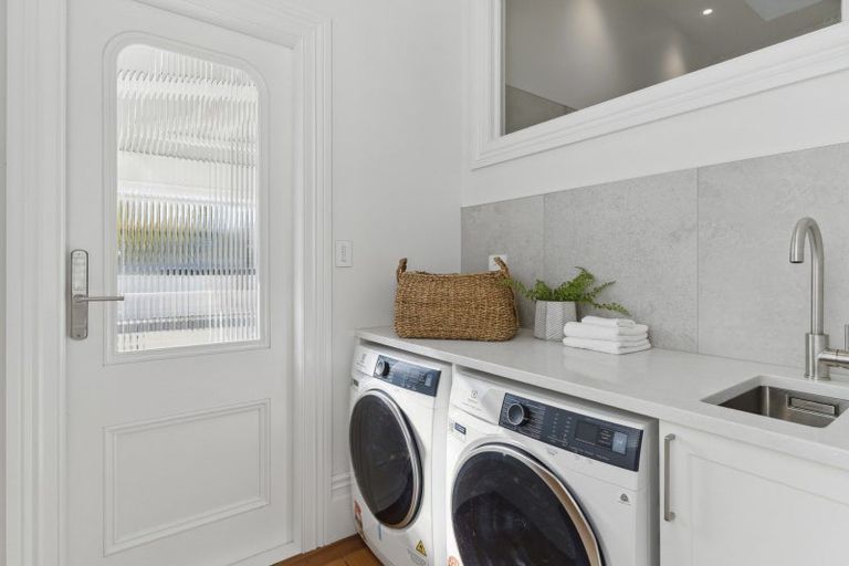 Photo of property in 4 Clarence Road, Northcote Point, Auckland, 0627