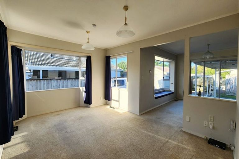 Photo of property in 17 Fraser Crescent, Elderslea, Upper Hutt, 5018